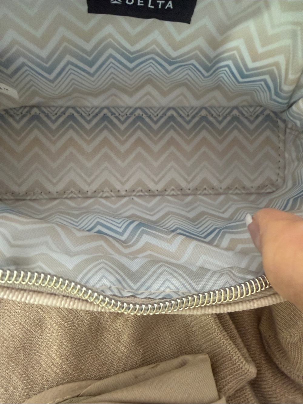Missoni FC amenity bag , tarte , lakur, nails, Marc Jacob lipstick & - Picture 3 of 7